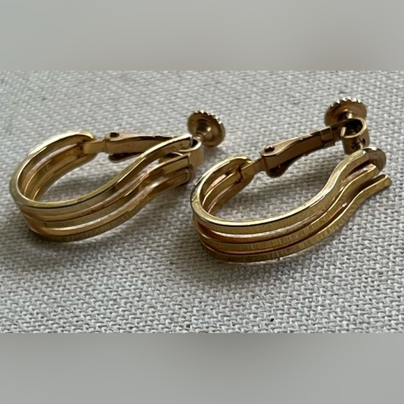 Vintage Napier Gold-Tone Hoop Earrings – Screw Back - Picture 1 of 5